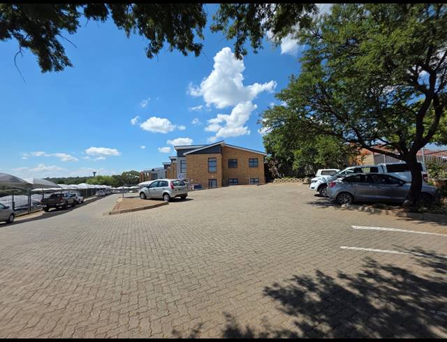 120M² OFFICE TO LET IN LANGENHOVENPARK